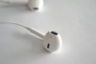 EarPods with 3.5mm connector product photograph
